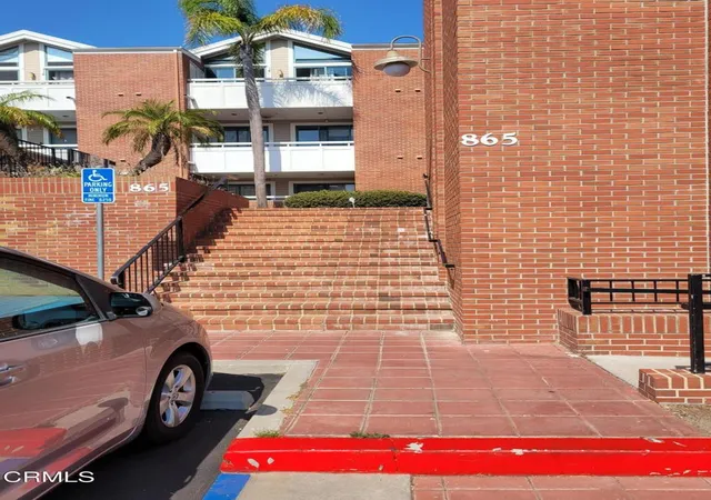 Listing Photo 4 - Condo for sale in building located at 865 S B St, Oxnard, CA 93030 - Unit # A-1