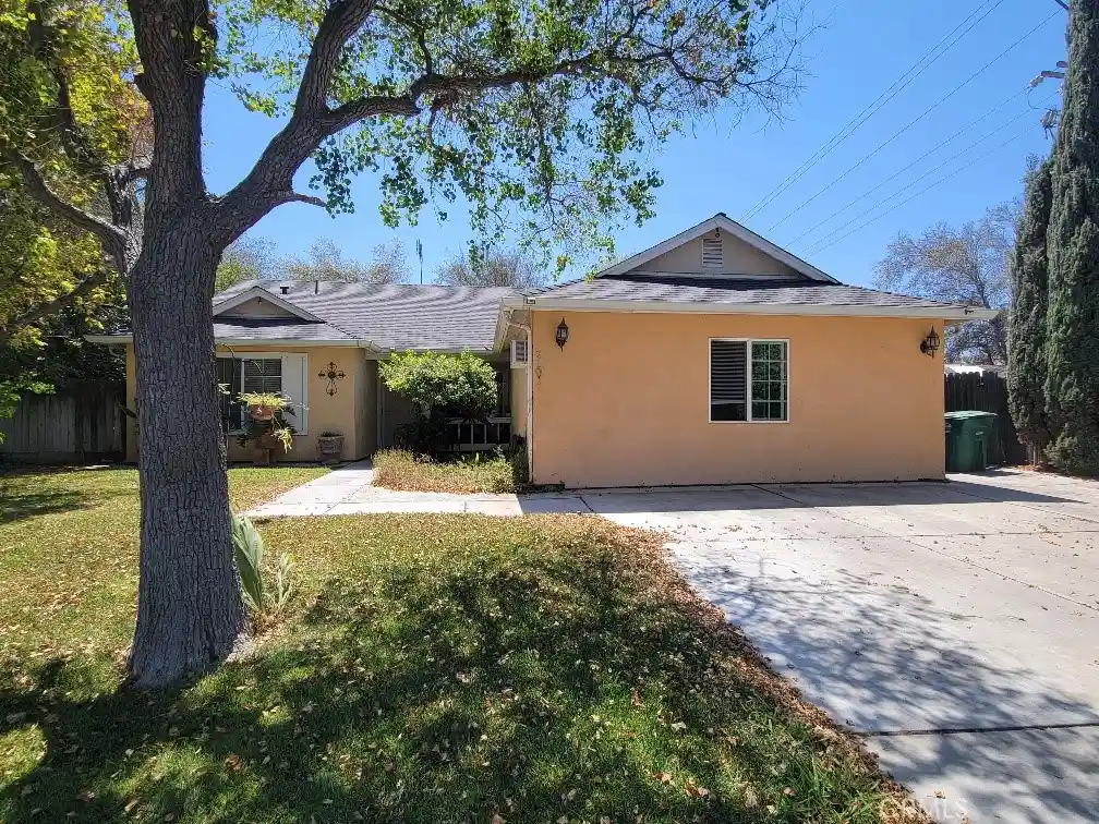 Photo 1 of Single family home for sale at 2101 Cnl Farm Ln, Los Banos, CA 93635 | MLS# MC26174013 | Listing updated on 2026-10-17