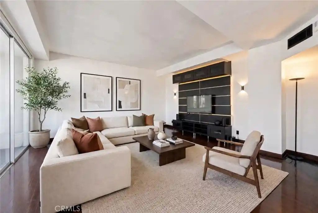 Listing Photo 1 - Condo for sale in 7250 Franklin Ave located at 7250 Franklin Ave, Los Angeles, CA 90046 - Unit #804