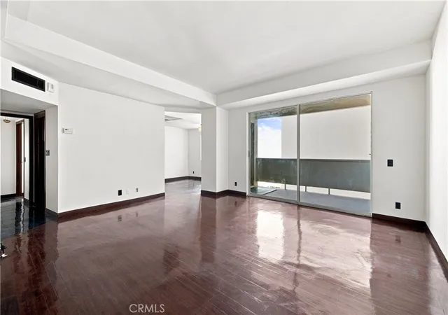 Listing Photo 3 - Condo for sale in building located at 7250 Franklin Ave, Los Angeles, CA 90046 - Unit #804