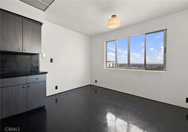 Listing Photo 5 - Condo for sale in building located at 7250 Franklin Ave, Los Angeles, CA 90046 - Unit #804