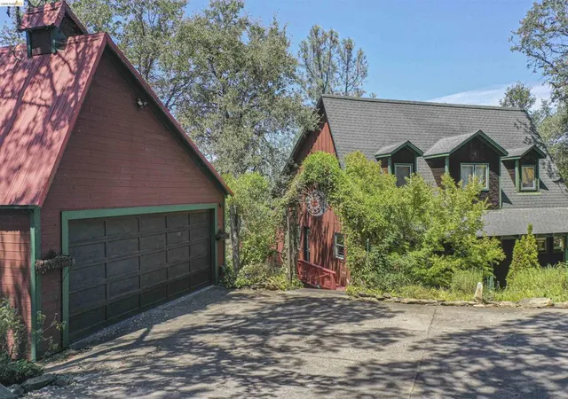 Photo 2 of Single family home for sale at 514 Oak St, San Andreas, CA 95249 | MLS# 41144443 | Listing updated on 2026-10-11