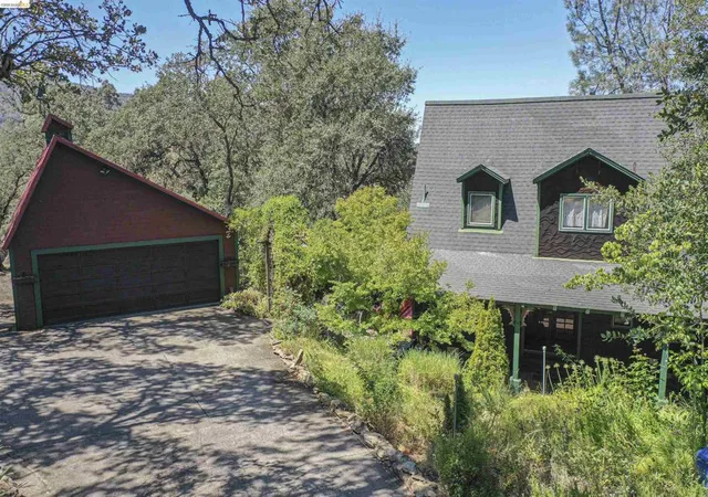 Photo 3 of Single family home for sale at 514 Oak St, San Andreas, CA 95249 | MLS# 41144443 | Listing updated on 2026-10-11