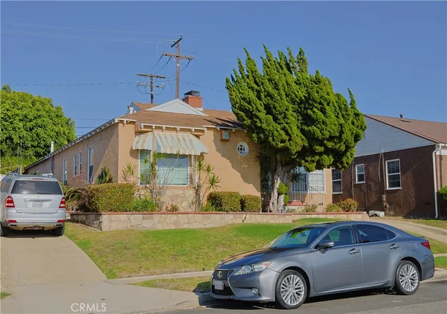 Photo 2 of Sale Pending at 11516 S St Andrews, Los Angeles, CA 90047 | MLS# SB26174116 | Listing updated on 2026-09-15