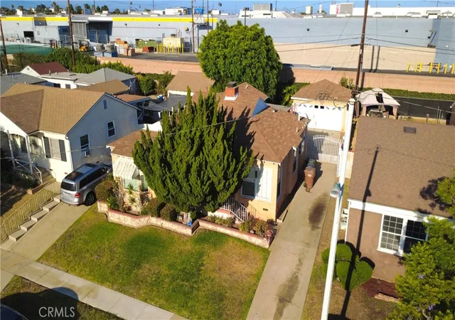 Photo 3 of Sale Pending at 11516 S St Andrews, Los Angeles, CA 90047 | MLS# SB26174116 | Listing updated on 2026-09-15
