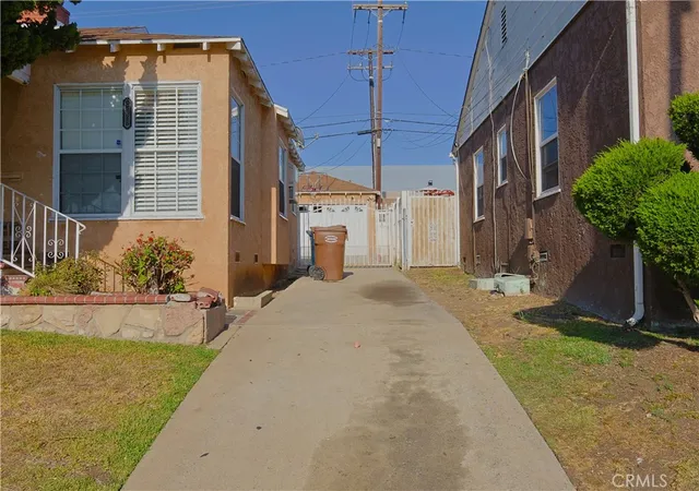 Photo 4 of Sale Pending at 11516 S St Andrews, Los Angeles, CA 90047 | MLS# SB26174116 | Listing updated on 2026-09-15