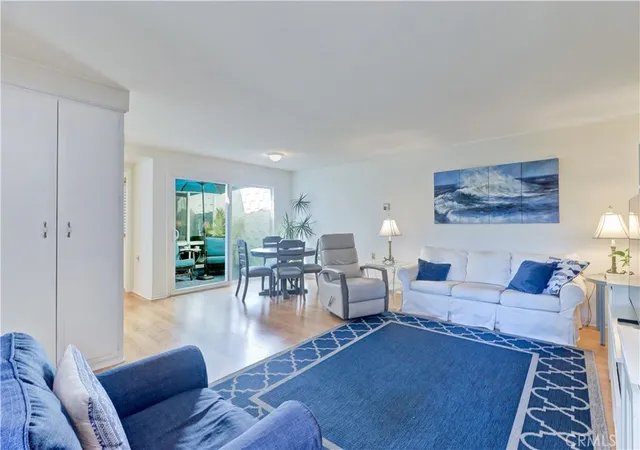 Listing Photo 4 - Condo for sale in building located at 167 Avenida Majorca, Laguna Woods, CA 92637 - Unit #C