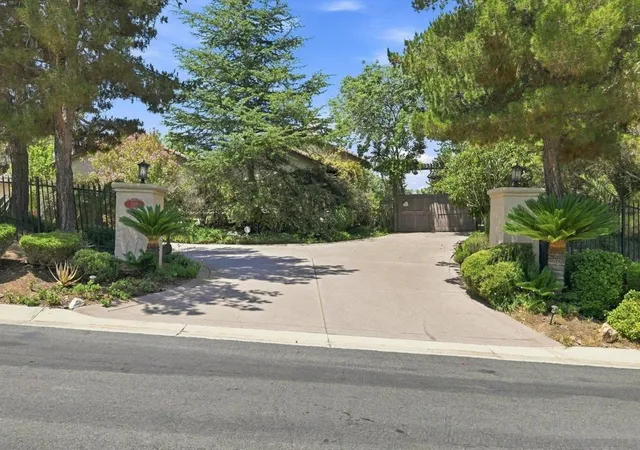 Photo 3 of Single family home for sale at 3501 Lone Hl Ln, Encinitas, CA 92024 | MLS# 260019526SD | Listing updated on 2026-09-13