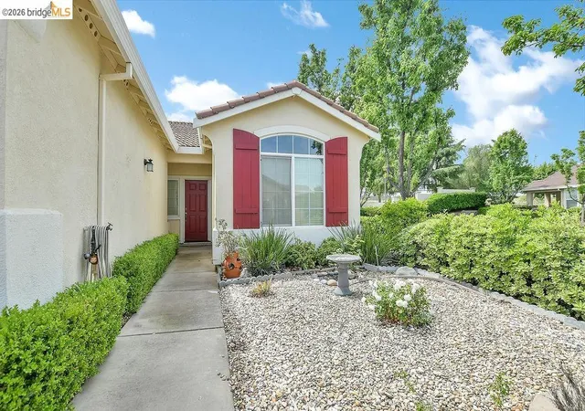 Photo 3 of Single family home for sale at 987 Centennial Dr, Brentwood, CA 94513 | MLS# 41144462 | Listing updated on 2026-09-30