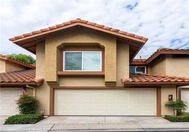 Photo 3 of Sale Pending at 23 Vista Colinas, Rancho Santa Margarita, CA 92688 | MLS# OC26171389 | Listing updated on 2026-10-06