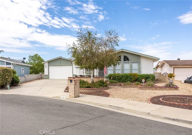 Photo 2 of Manufactured home for sale at 1645 Pear Tree Ct, Hemet, CA 92545 | MLS# SW26174261 | Listing updated on 2026-10-08