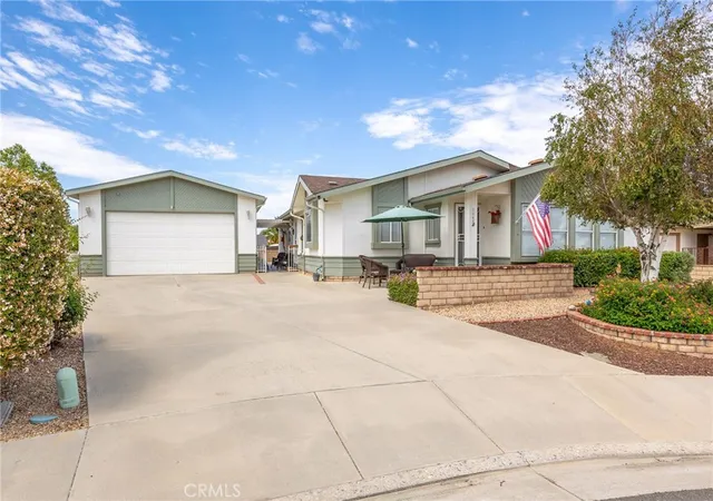 Photo 3 of Manufactured home for sale at 1645 Pear Tree Ct, Hemet, CA 92545 | MLS# SW26174261 | Listing updated on 2026-10-08