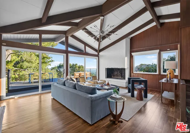 Photo 3 of Single family home for sale at 1604 Woodglen Ln, Altadena, CA 91001 | MLS# 26868339 | Listing updated on 2026-10-10