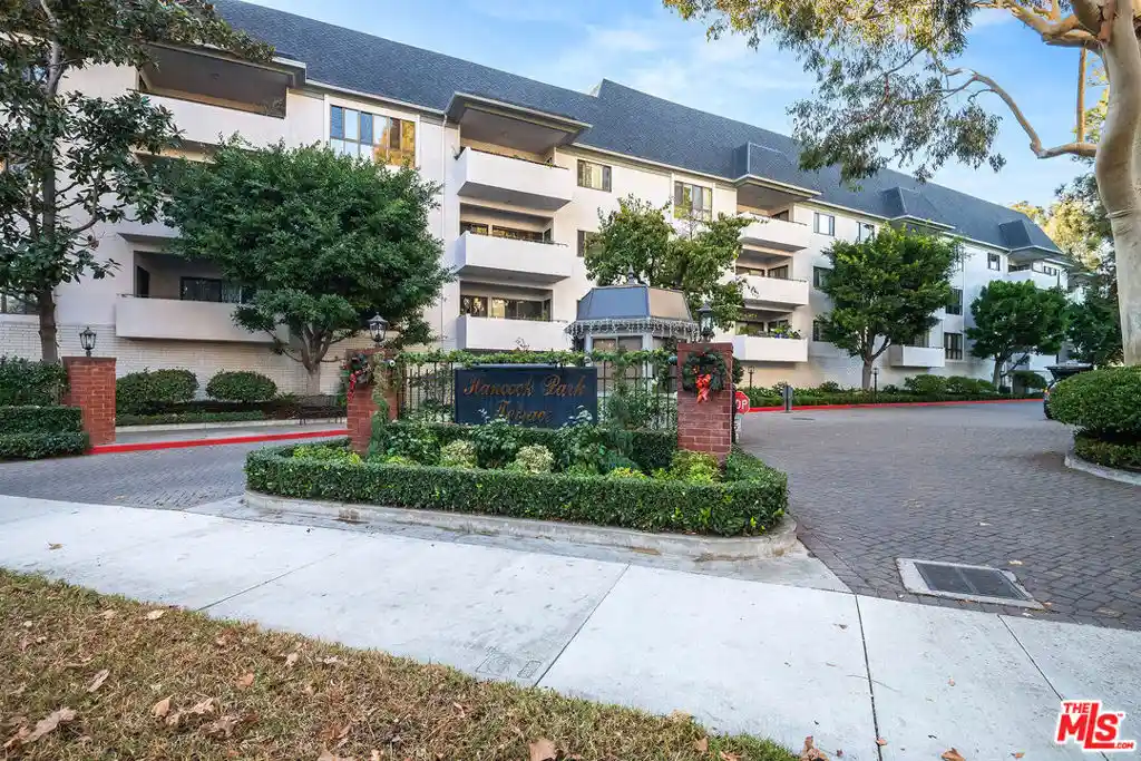Listing Photo 1 - Condo for sale in 631 Wilcox Ave located at 631 Wilcox Ave, Los Angeles, CA 90004 - Unit #3F
