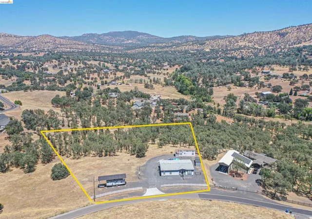 Photo 4 of Manufactured home for sale at 1464 Papoose Dr, Copperopolis, CA 95228 | MLS# 41144484 | Listing updated on 2026-09-29