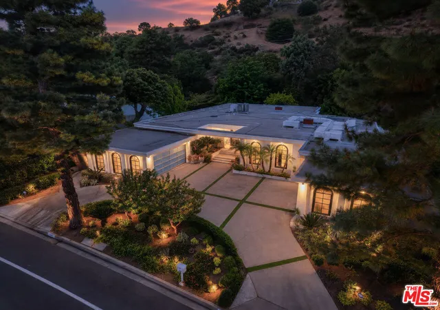 Photo 2 of Mansion for sale at 1856 Loma Vista Dr, Beverly Hills, CA 90210 | MLS# 26869995 | Listing updated on 2026-09-13