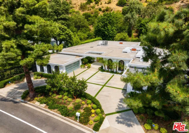 Photo 3 of Mansion for sale at 1856 Loma Vista Dr, Beverly Hills, CA 90210 | MLS# 26869995 | Listing updated on 2026-09-13