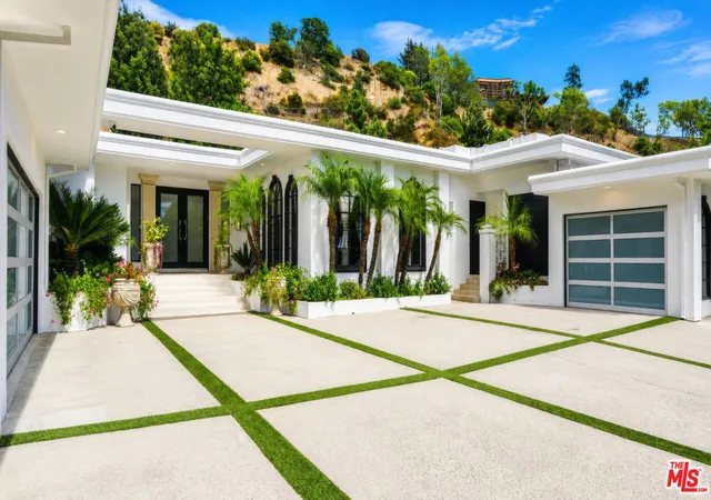 Photo 4 of Single family home for sale at 1856 Loma Vista Dr, Beverly Hills, CA 90210 | MLS# 26869995 | Listing updated on 2026-09-13