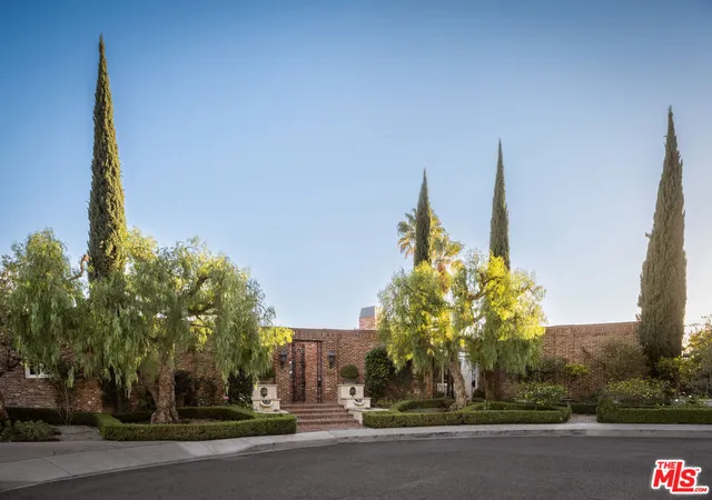 Photo 2 of Mansion for sale at 520 Stonewood Dr, Beverly Hills, CA 90210 | MLS# 26870403 | Listing updated on 2026-09-21