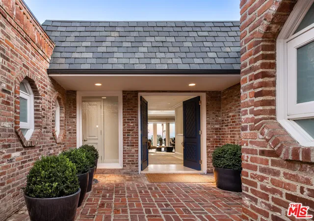 Photo 3 of Single family home for sale at 520 Stonewood Dr, Beverly Hills, CA 90210 | MLS# 26870403 | Listing updated on 2026-09-21