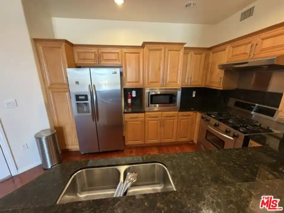 Listing Photo 2 - Condo for sale in 3750 Santa Rosalia Dr located at 3750 Santa Rosalia Dr, Los Angeles, CA 90008 - Unit #507