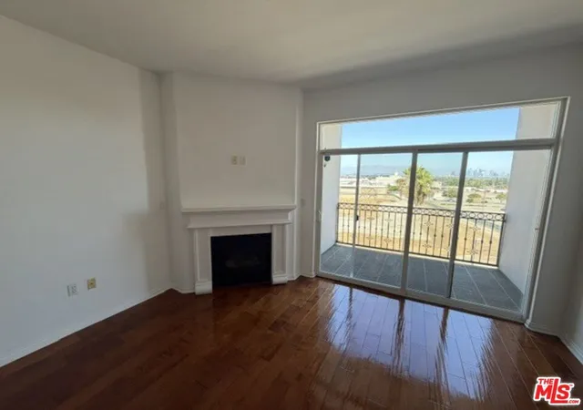 Listing Photo 5 - Condo for sale in building located at 3750 Santa Rosalia Dr, Los Angeles, CA 90008 - Unit #507