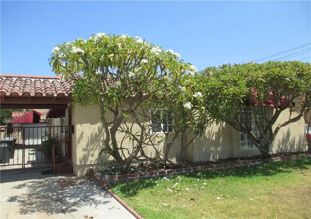Photo 3 of Sale Pending at 3511 California St, Huntington Park, CA 90255 | MLS# IV26174393 | Listing updated on 2026-10-05