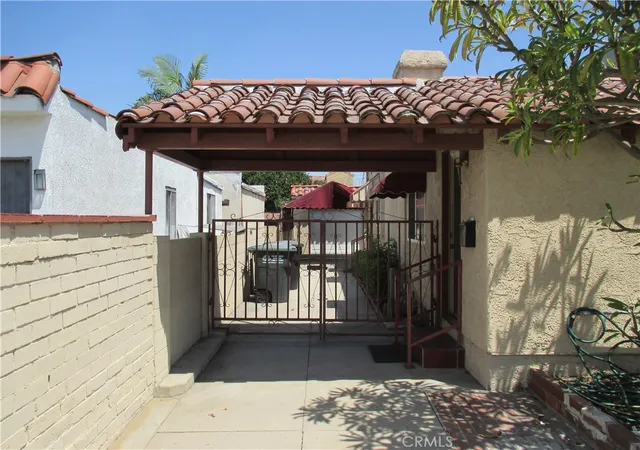 Photo 4 of Sale Pending at 3511 California St, Huntington Park, CA 90255 | MLS# IV26174393 | Listing updated on 2026-10-05