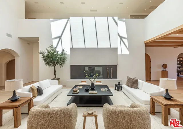 Photo 4 of Single family home for sale at 1362 Bella Oceana Vista, Pacific Palisades, CA 90272 | MLS# 26870433 | Listing updated on 2026-09-21