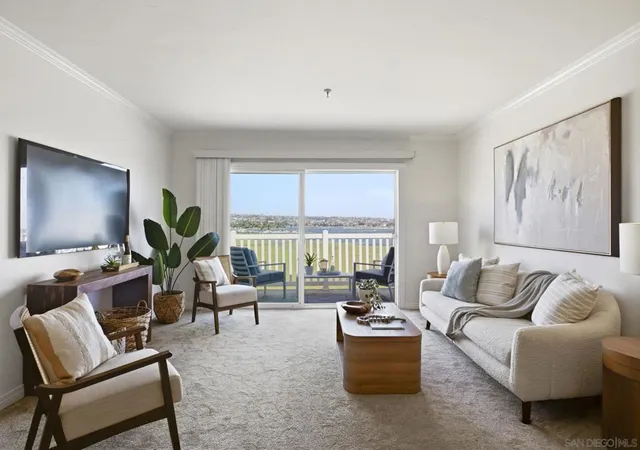 Listing Photo 5 - Condo for sale in building located at 4015 Crown Pt Dr, San Diego, CA 92109 - Unit #P6