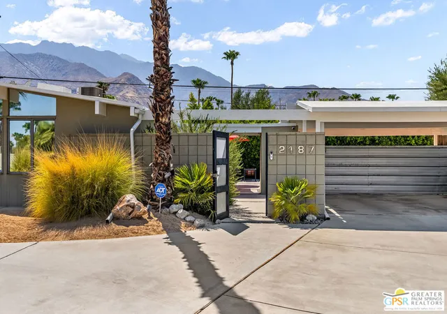 Photo 2 of Sale Pending at 2187 N Berne Dr, Palm Springs, CA 92262 | MLS# 26870437PS | Listing updated on 2026-09-19