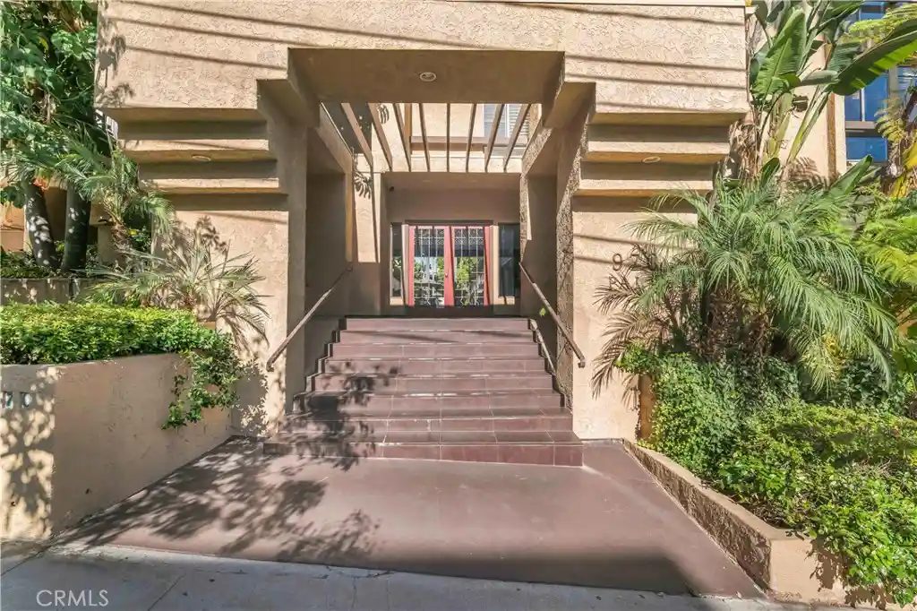 Listing Photo 1 - Condo for sale in 970 Palm Ave located at 970 Palm Ave, West Hollywood, CA 90069 - Unit #200