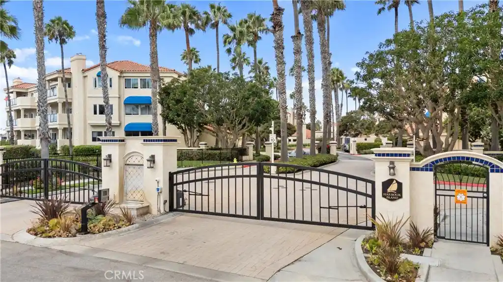 Condo for sale at 4235 Harbour Is, Oxnard, CA 93035 | MLS# SR26174679