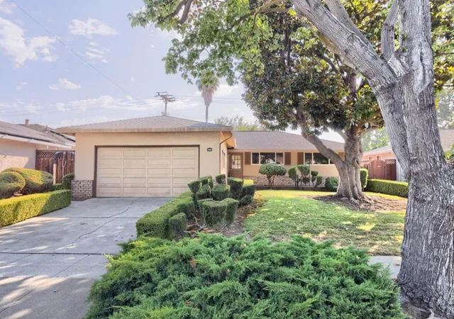 Photo 3 of Sale Pending at 2466 Meridian Ave, San Jose, CA 95124 | MLS# ML82057222 | Listing updated on 2026-09-21