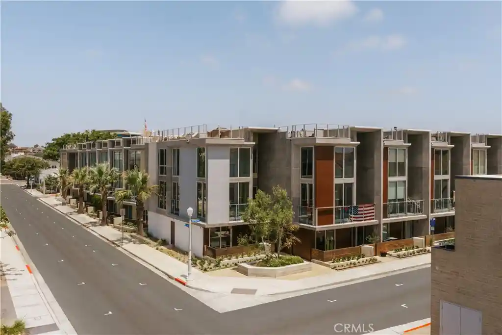 Listing Photo 19 - Condo for sale in 3001 Via Malaga located at 3001 Via Malaga, Newport Beach, CA 92663 - Unit 3001 Via Malaga