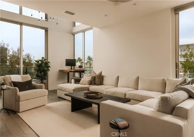 Listing Photo 3 - Condo for sale in building located at 3001 Via Malaga, Newport Beach, CA 92663