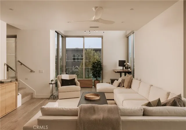 Listing Photo 4 - Condo for sale in building located at 3001 Via Malaga, Newport Beach, CA 92663