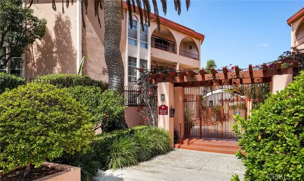 Photo 1 of Condo for sale at 2035 4th Street #202C, Santa Monica, CA 90405 | MLS# CV26174639 | Listing updated on 2026-10-22