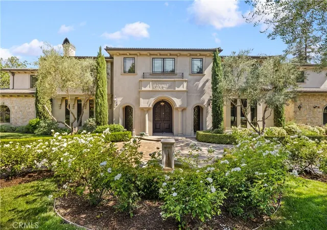 Photo 4 of Single family home for sale at 800 Hampton, Arcadia, CA 91006 | MLS# AR26175214 | Listing updated on 2026-09-28