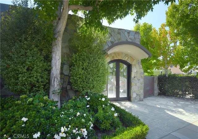 Photo 3 of Single family home for sale at 2027 Bayside Dr, Corona Del Mar, CA 92625 | MLS# NP26172283 | Listing updated on 2026-09-19