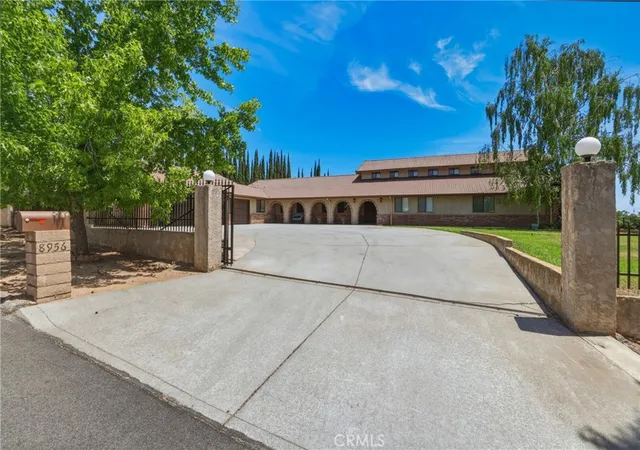 Photo 2 of Mansion for sale at 8956 Oak Crk Rd, Cherry Valley, CA 92223 | MLS# IG26174172 | Listing updated on 2026-09-27
