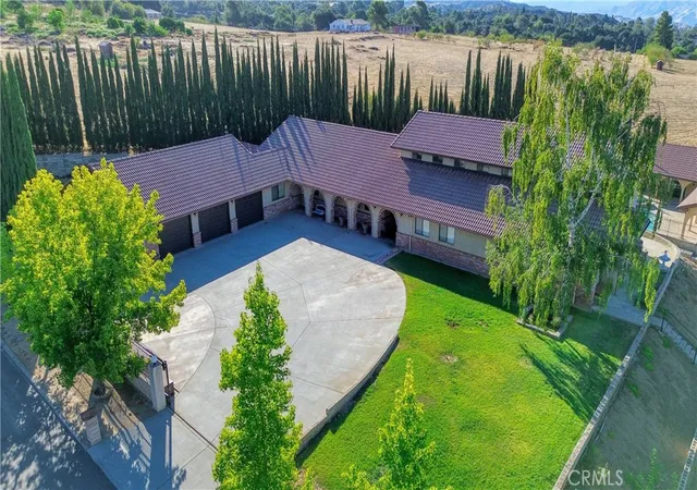 Photo 3 of Single family home for sale at 8956 Oak Crk Rd, Cherry Valley, CA 92223 | MLS# IG26174172 | Listing updated on 2026-09-27