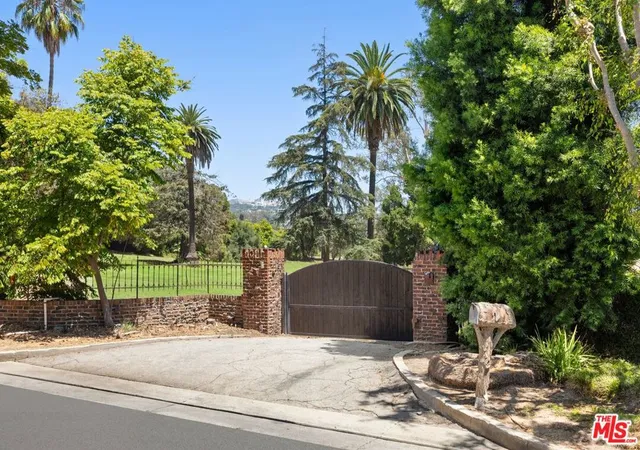 Photo 2 of Land for sale at 12 Oakmont Dr, Los Angeles, CA 90049 | MLS# 26866475 | Listing updated on 2026-09-13