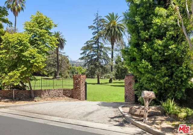 Photo 3 of Land for sale at 12 Oakmont Dr, Los Angeles, CA 90049 | MLS# 26866475 | Listing updated on 2026-09-13