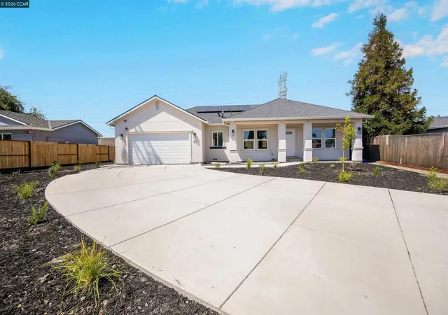 Photo 3 of Single family home for sale at 2102 Paige Ct, Pittsburg, CA 94565 | MLS# 41144580 | Listing updated on 2026-09-30