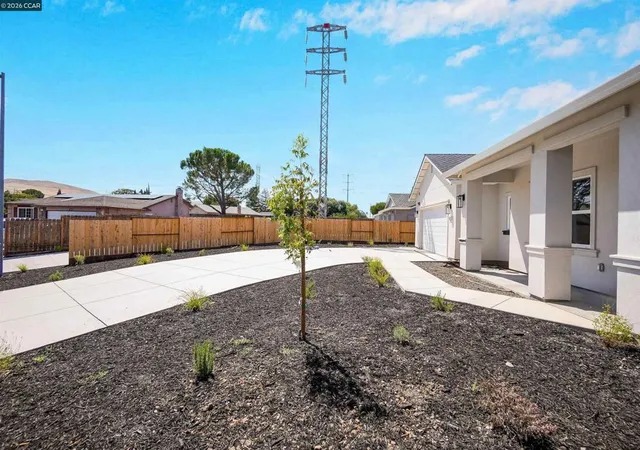 Photo 4 of Single family home for sale at 2102 Paige Ct, Pittsburg, CA 94565 | MLS# 41144580 | Listing updated on 2026-09-30