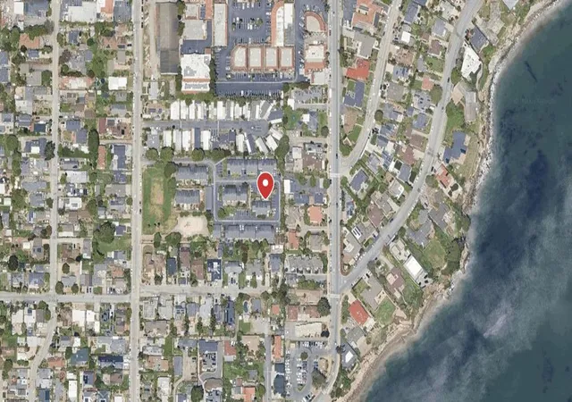 Listing Photo 4 - Condo for sale in building located at 3925 Bramble Ln, Santa Cruz, CA 95060 - Unit #B
