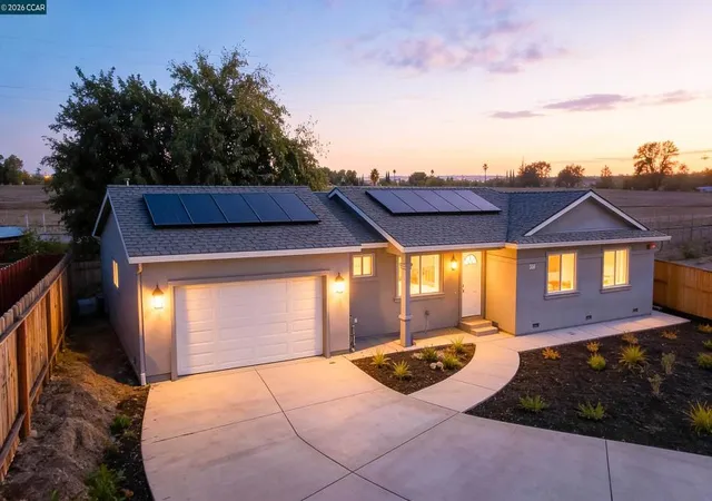 Photo 2 of Single family home for sale at 2100 Paige Ct, Pittsburg, CA 94565 | MLS# 41144592 | Listing updated on 2026-10-01