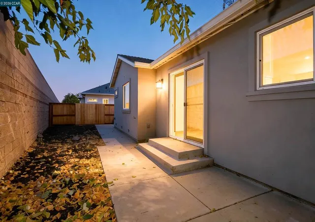 Photo 3 of Single family home for sale at 2100 Paige Ct, Pittsburg, CA 94565 | MLS# 41144592 | Listing updated on 2026-10-01