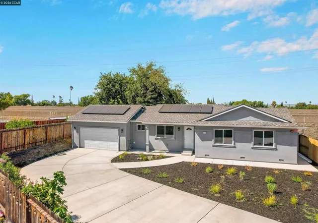 Photo 4 of Single family home for sale at 2100 Paige Ct, Pittsburg, CA 94565 | MLS# 41144592 | Listing updated on 2026-10-01